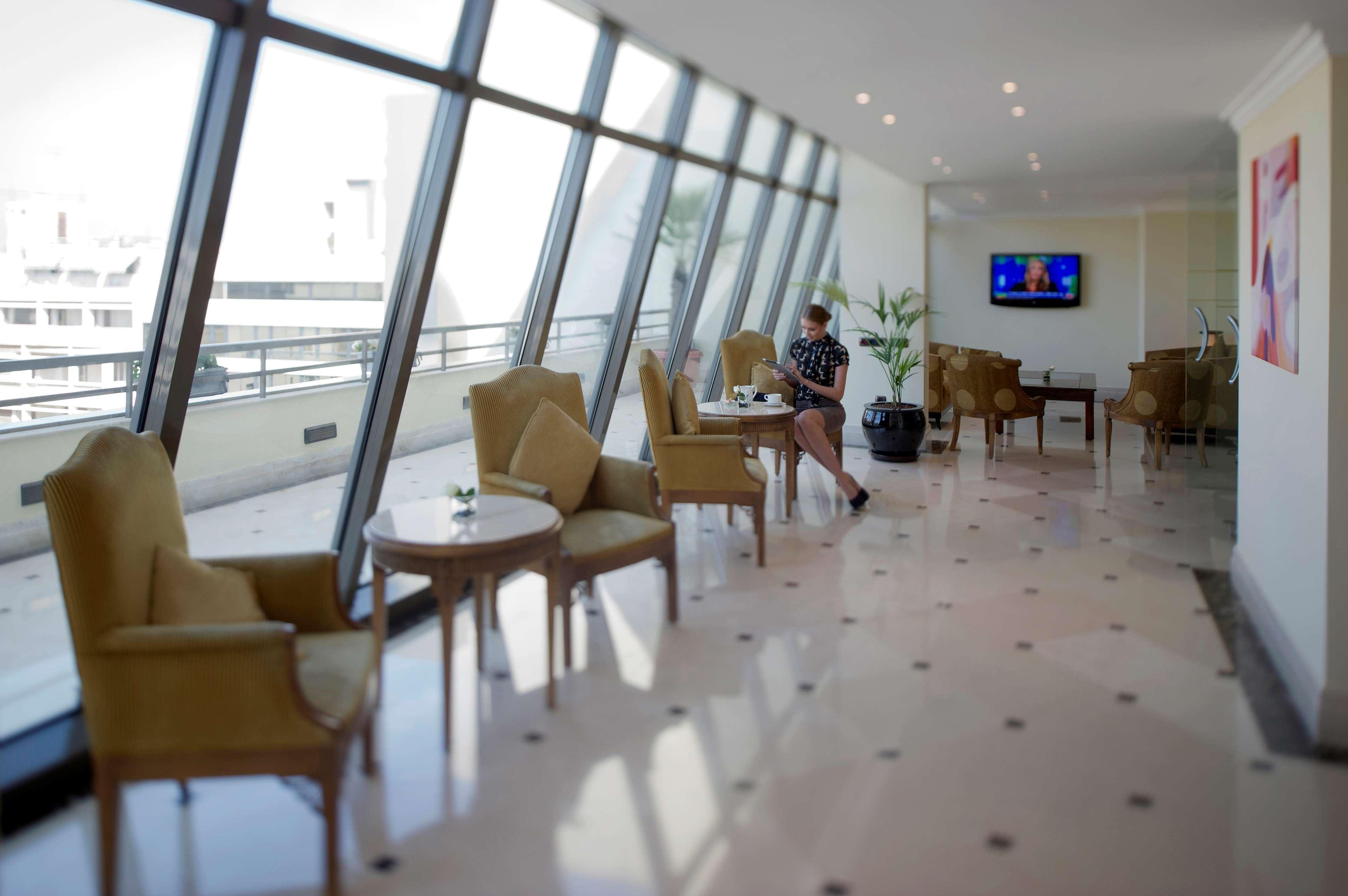 Отель Radisson Blu Martinez Бейрут Экстерьер фото The lounge at Kilimanjaro International Airport