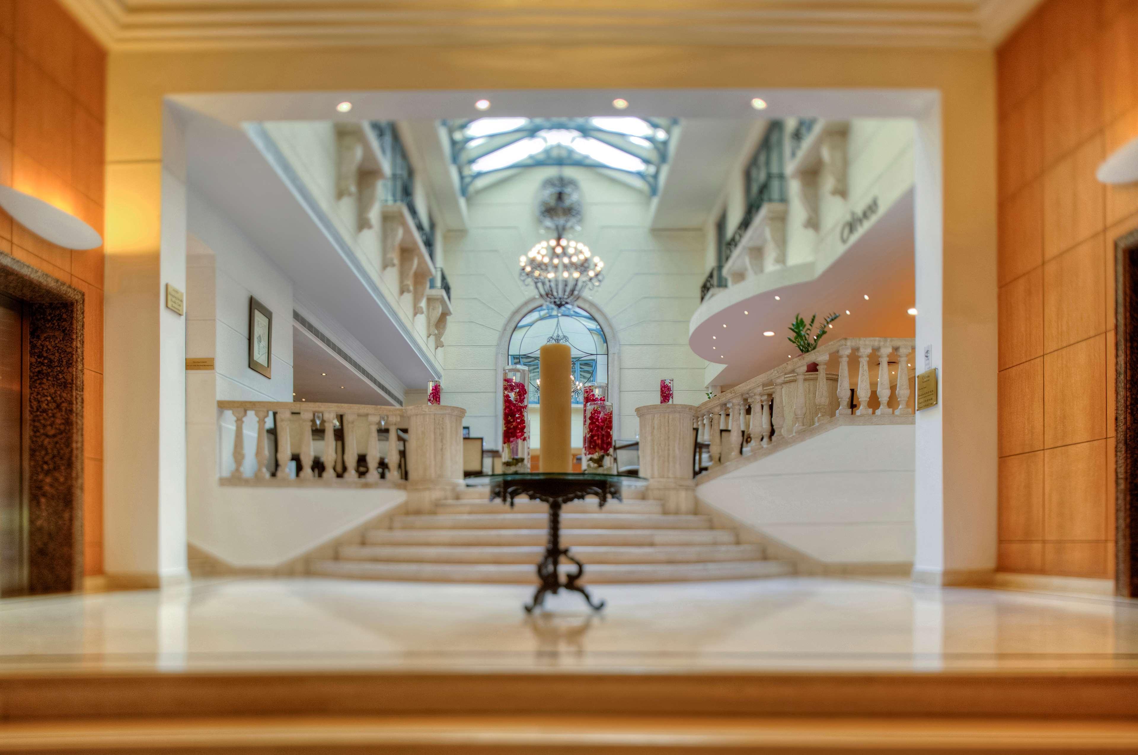 Отель Radisson Blu Martinez Бейрут Экстерьер фото The lobby of the hotel