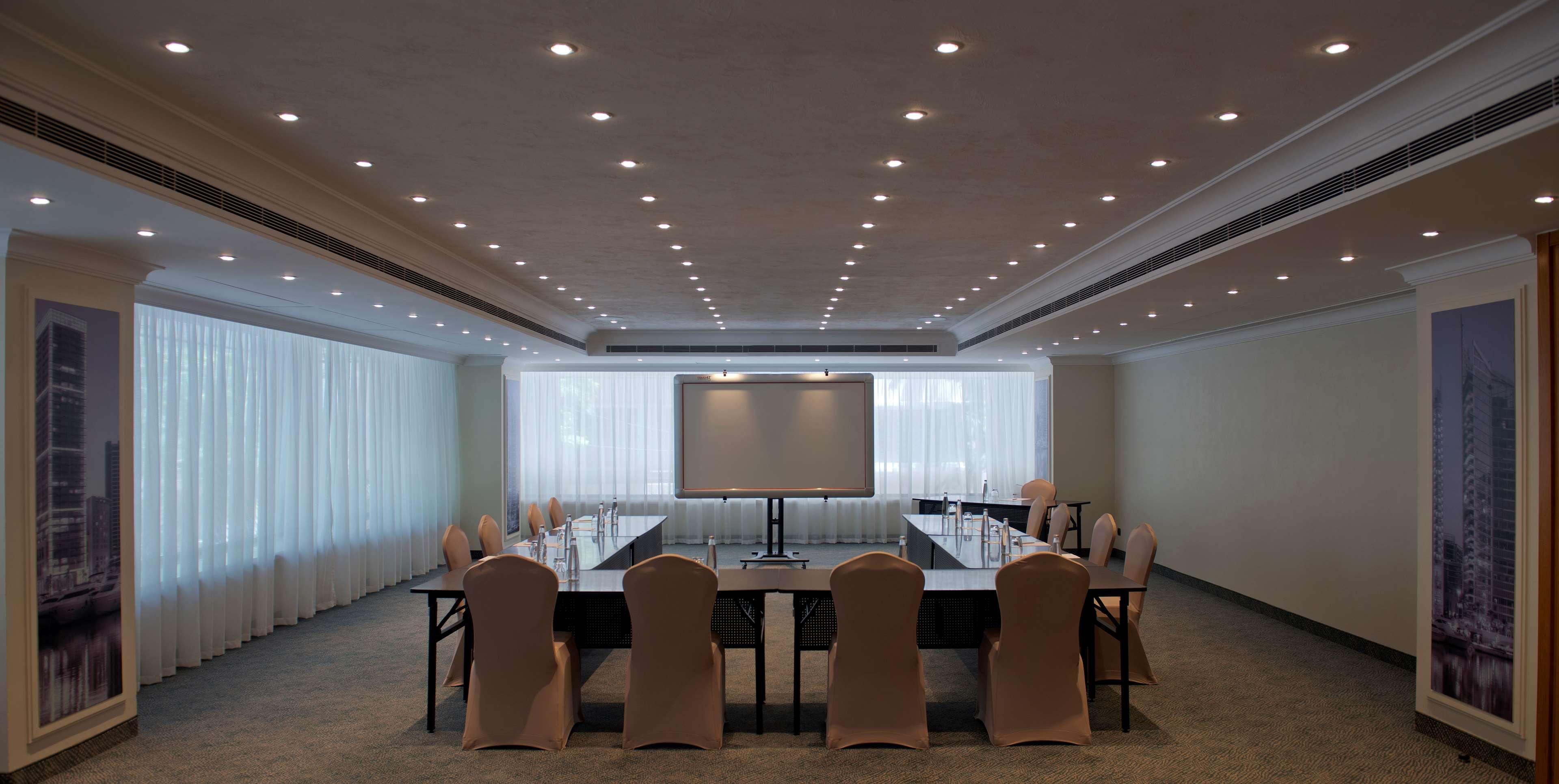 Отель Radisson Blu Martinez Бейрут Экстерьер фото Meeting room