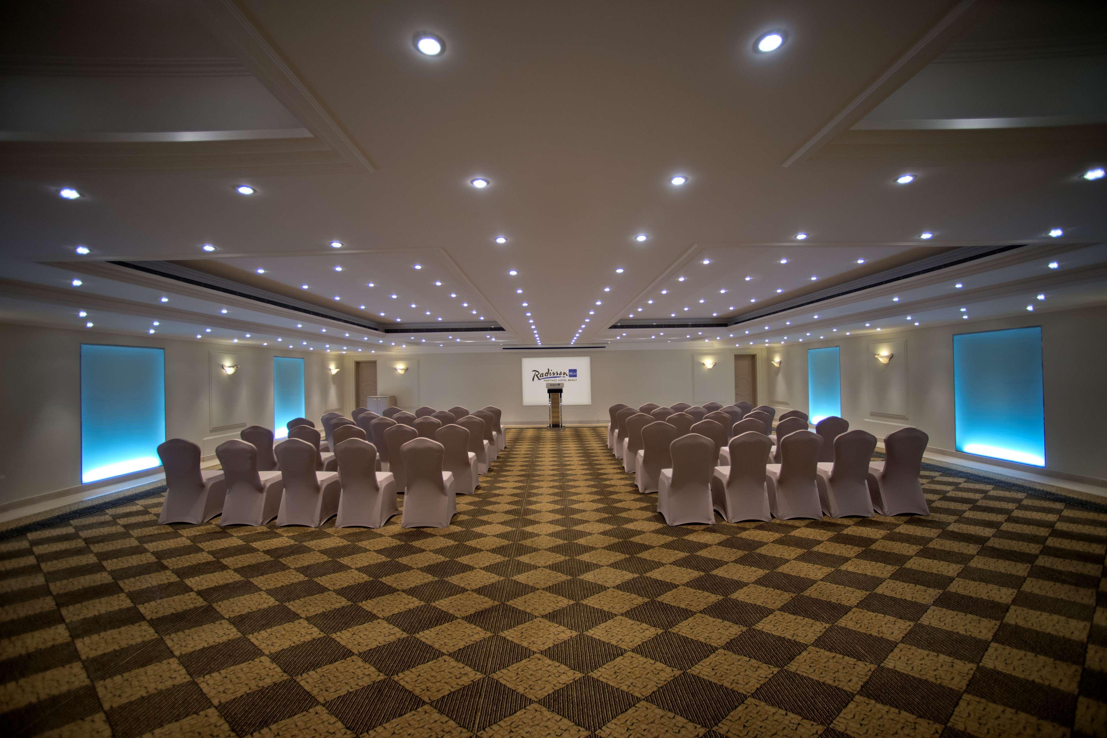 Отель Radisson Blu Martinez Бейрут Экстерьер фото The ballroom at the hotel