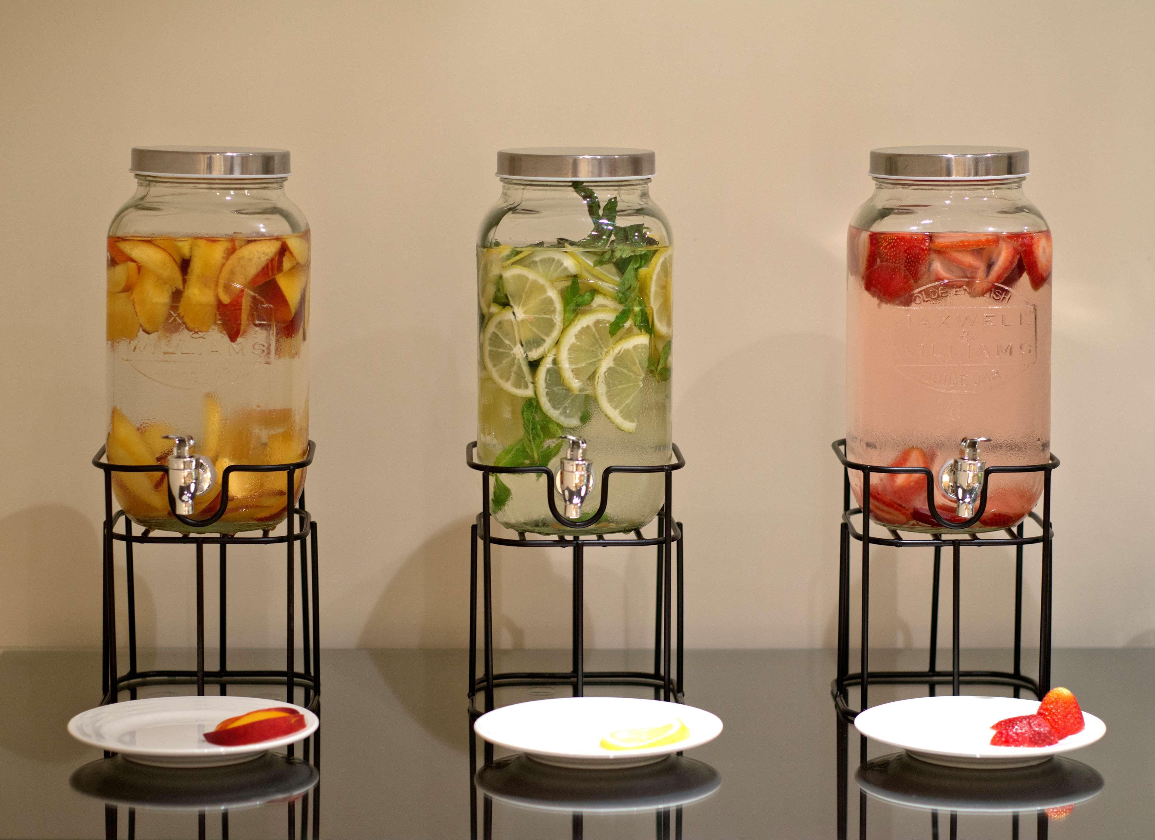 Отель Radisson Blu Martinez Бейрут Экстерьер фото Infused water