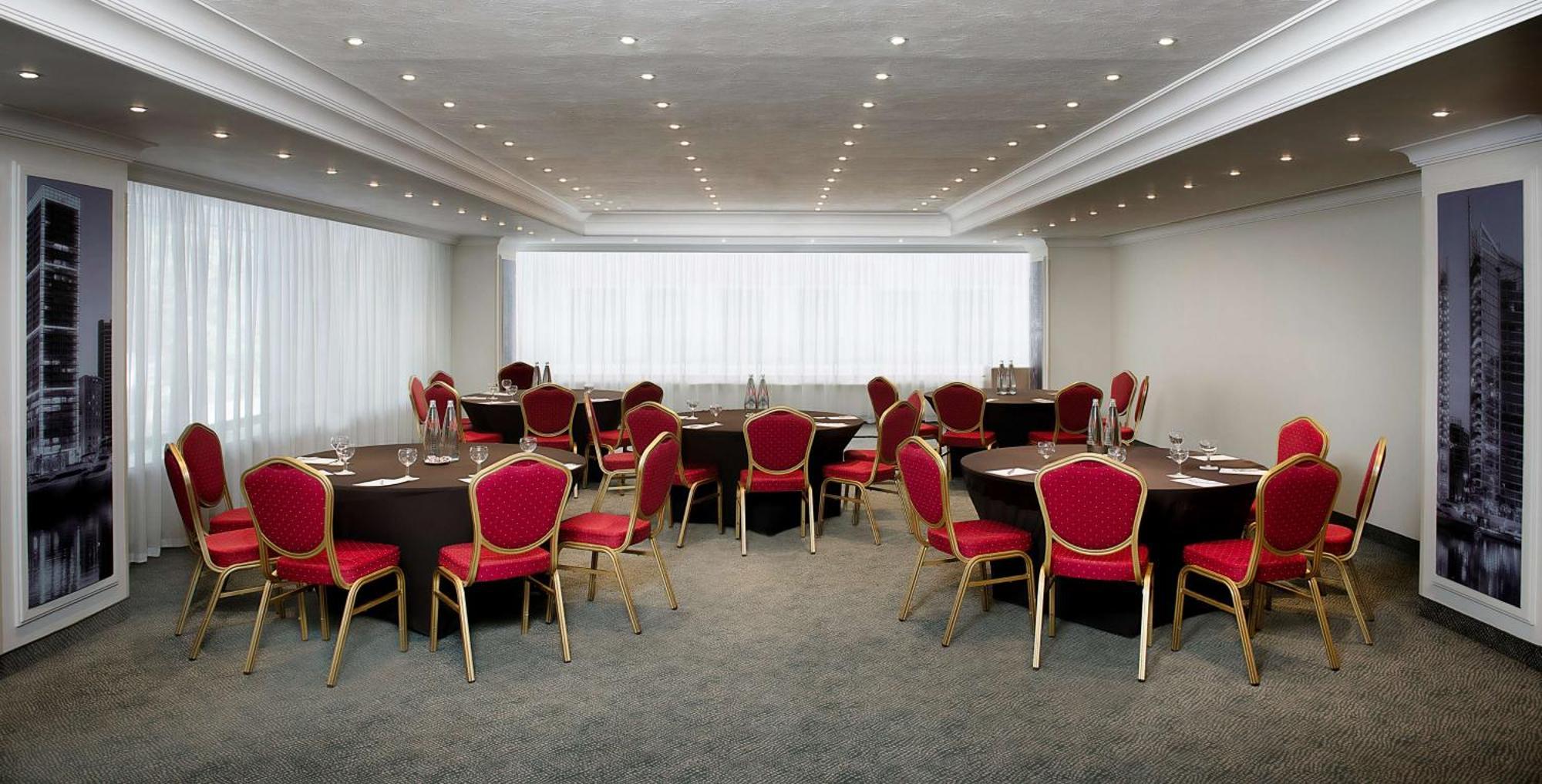 Отель Radisson Blu Martinez Бейрут Экстерьер фото Meeting room