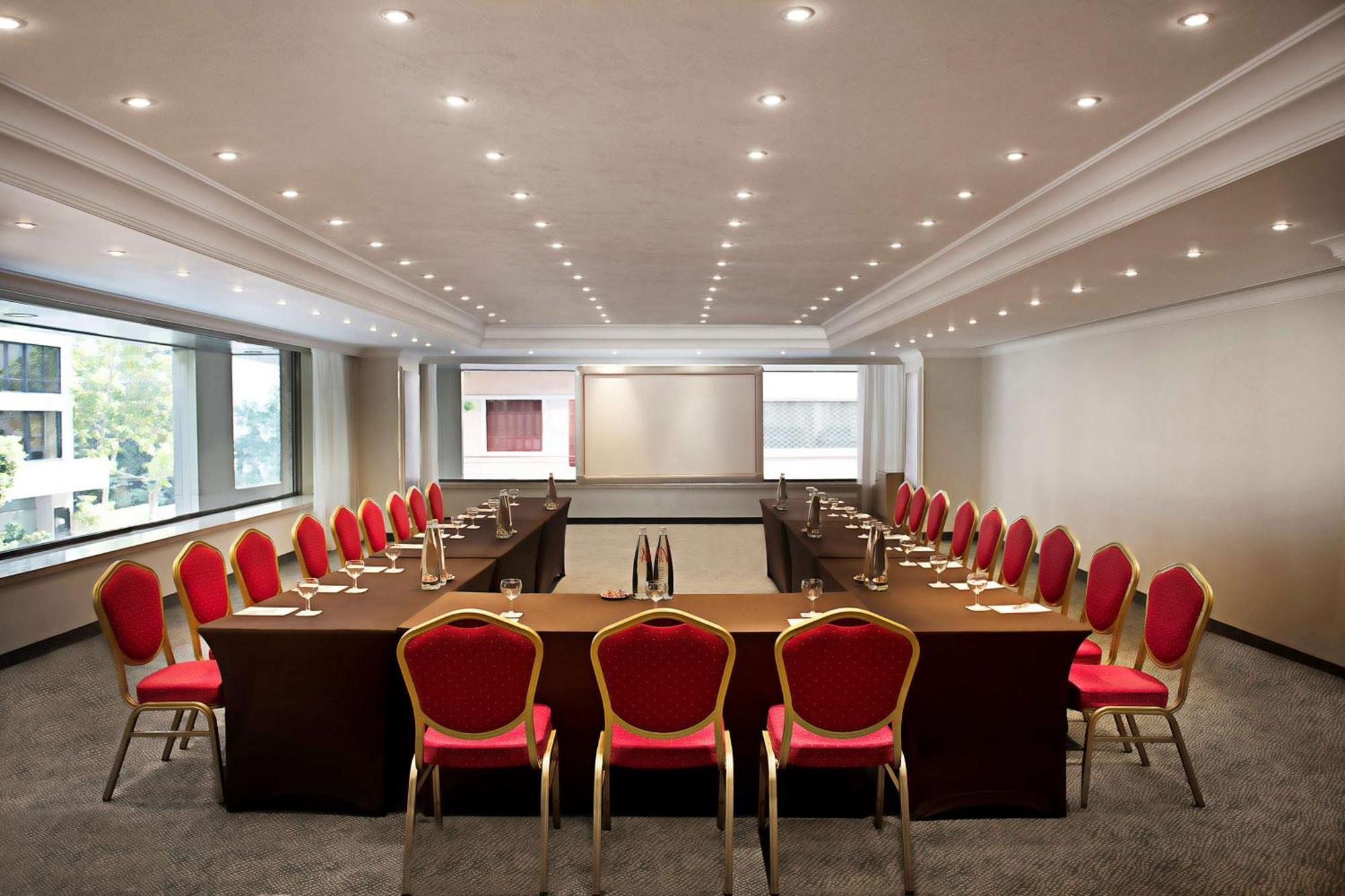 Отель Radisson Blu Martinez Бейрут Экстерьер фото Meeting room