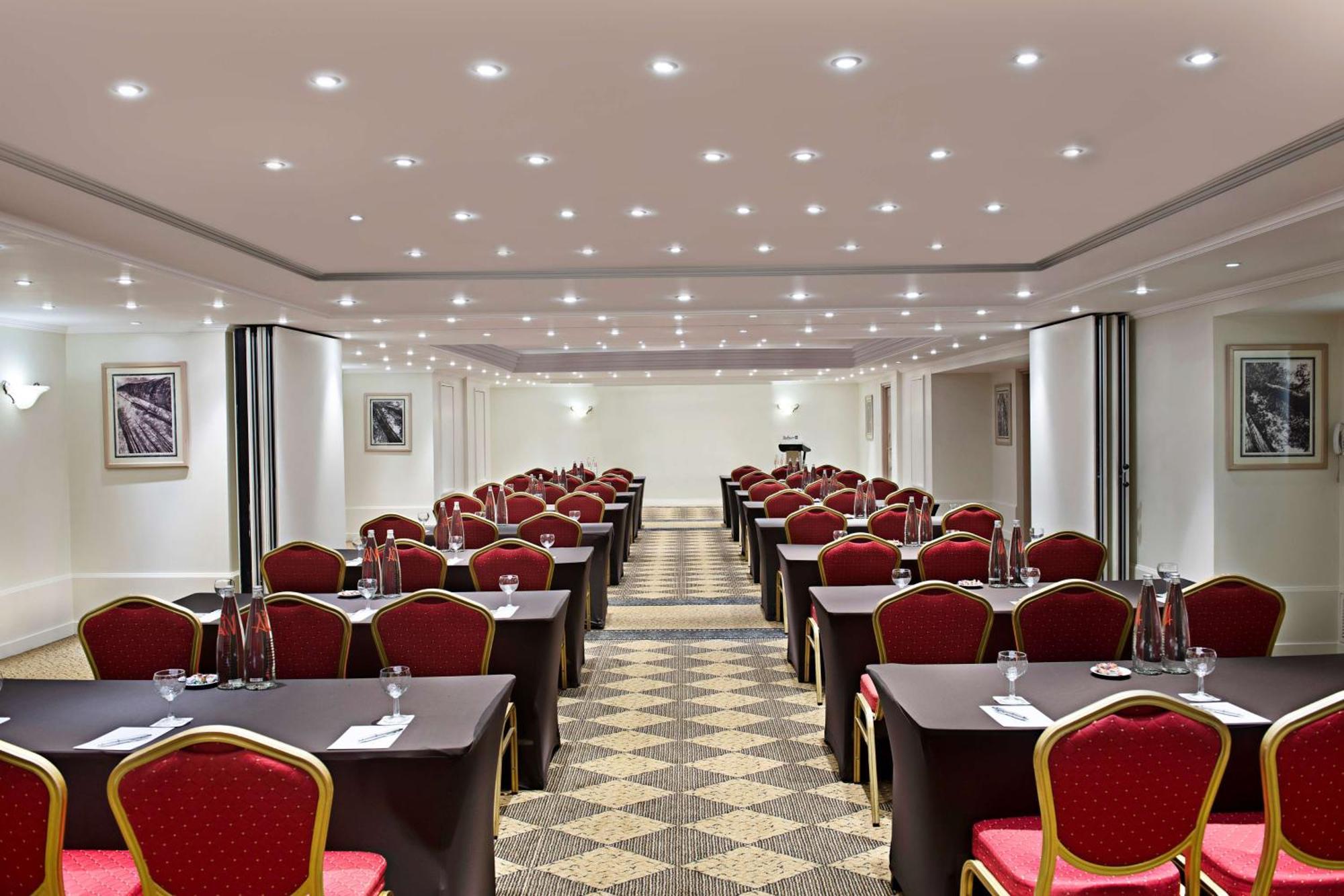 Отель Radisson Blu Martinez Бейрут Экстерьер фото The ballroom