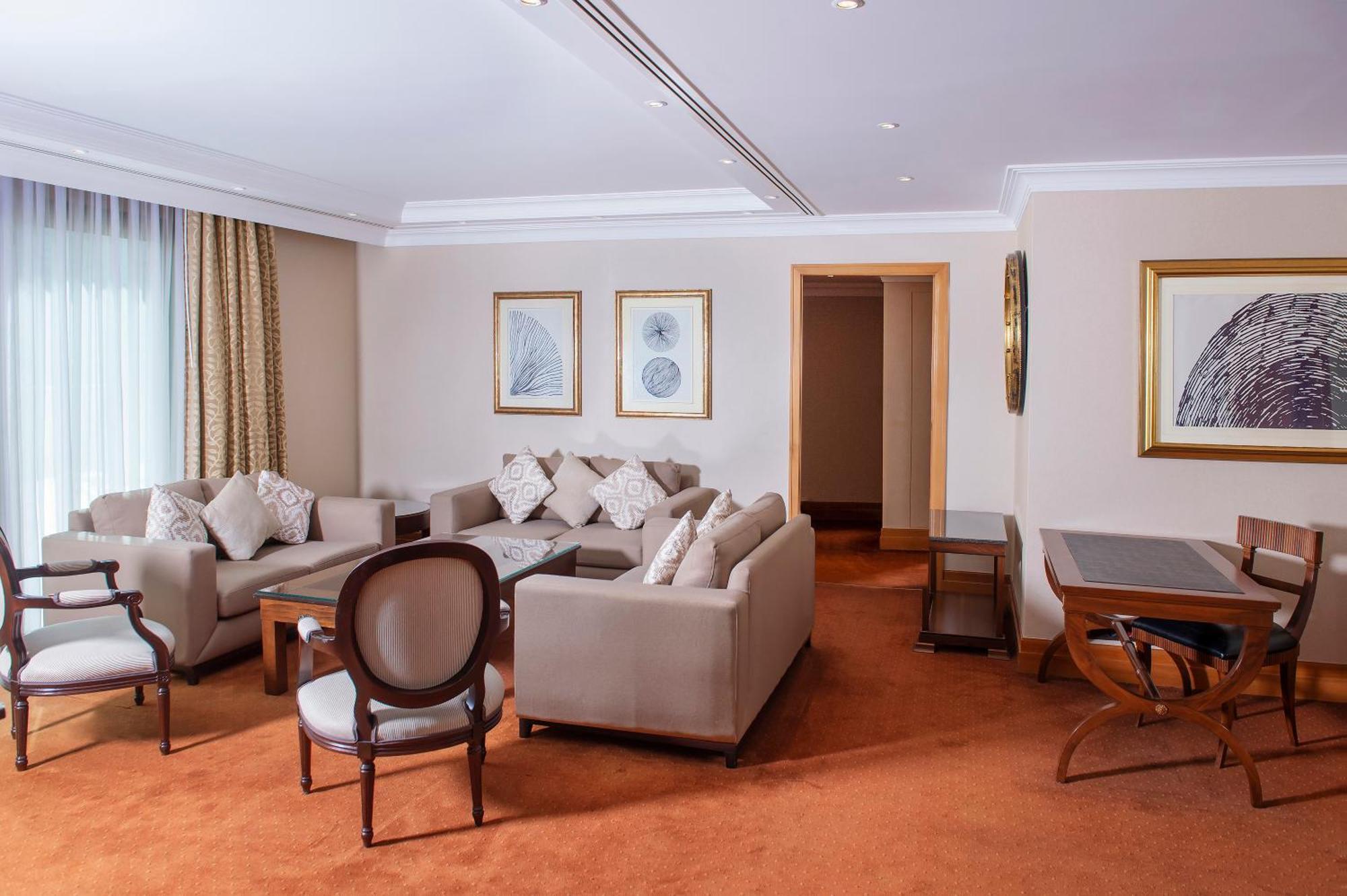 Отель Radisson Blu Martinez Бейрут Экстерьер фото A suite at the InterContinental Hotel, London, Park Lane
